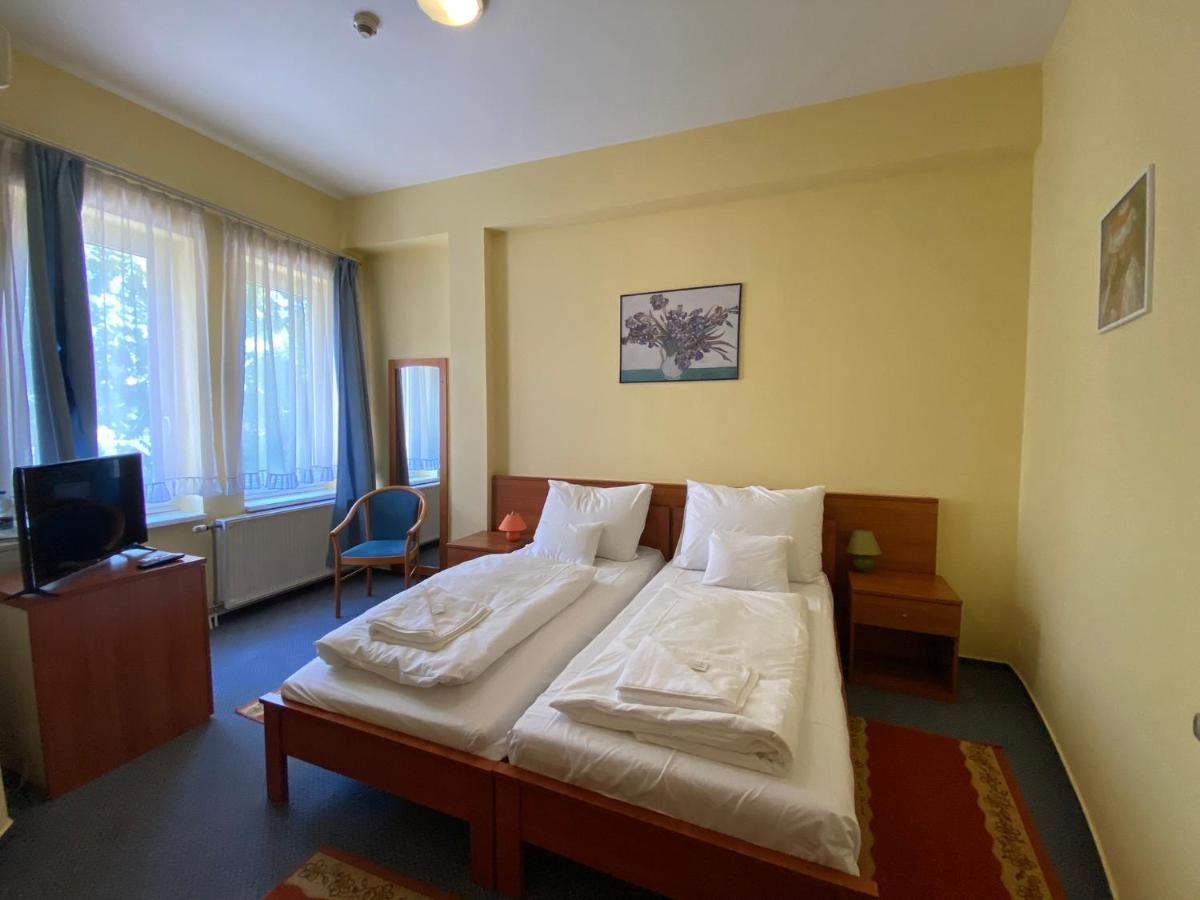 Tisza Alfa Hotel Szeged Ngoại thất bức ảnh
